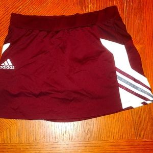 Woman's Adidas small  maroon skirt skort elastic waist athleisure wear